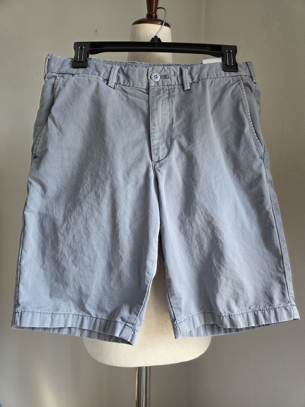 Uniqlo Men's Light Blue Flat-Front Casual Shorts